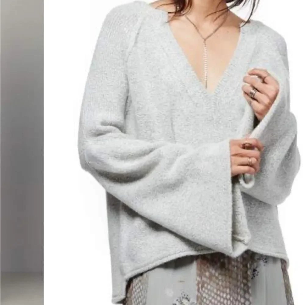 Free people Lovely Lines Bell Sleeve Sweater size XS
